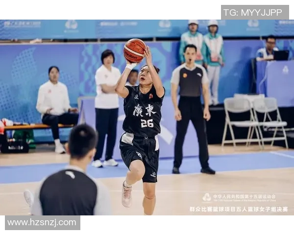 成都篮球队与广州队的激烈对决展现了篮球魅力与团队精神的完美结合